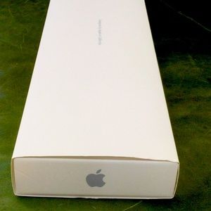 Apple wired keyboard w/numeric keypad and mouse